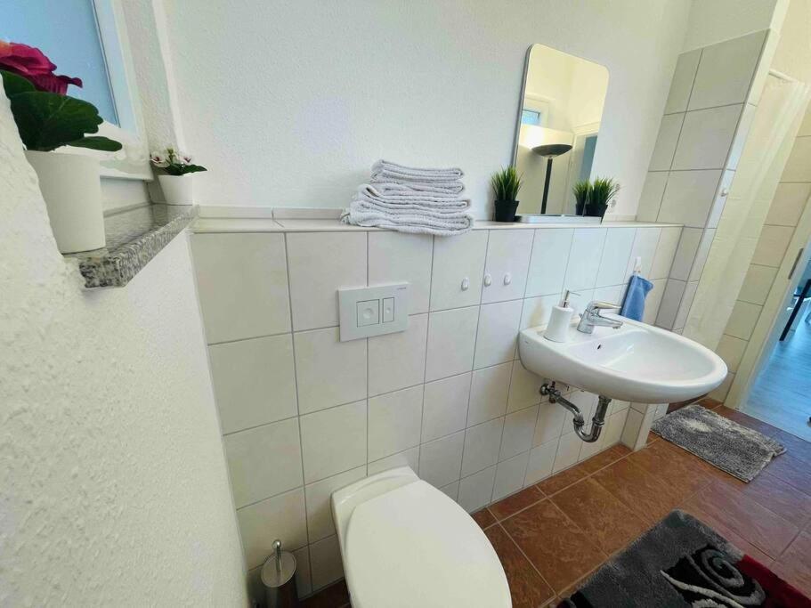 Schoenes Bungalow, Check-In Kontaktlos, Zentral Duisburg Buitenkant foto